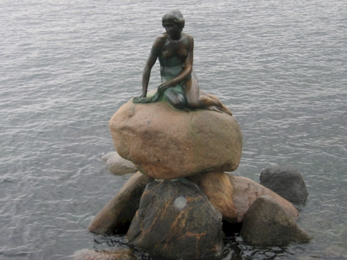 little mermaid statue